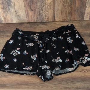 Maurices Black Floral Patterned Dress Shorts with Tie Belt M     -509A